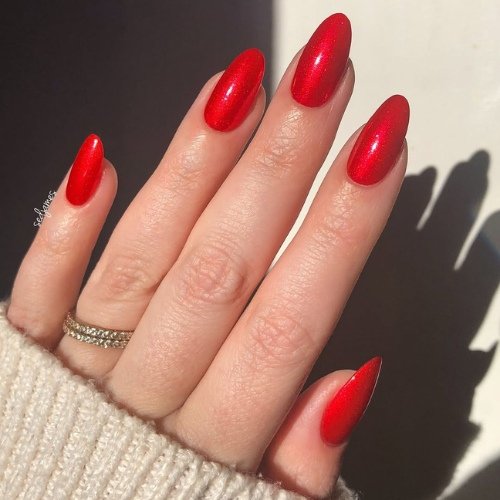 Radiant Red Nails That Sparkle with Confidence.