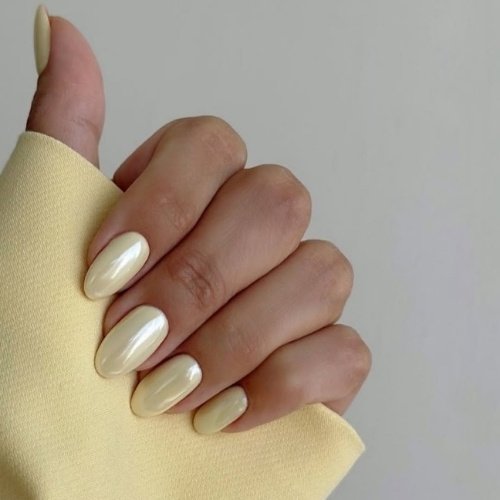 Golden Butter Glow Nails