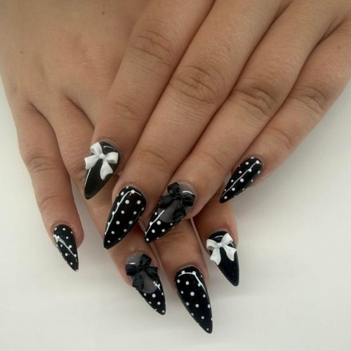 Dot & Bow Nails