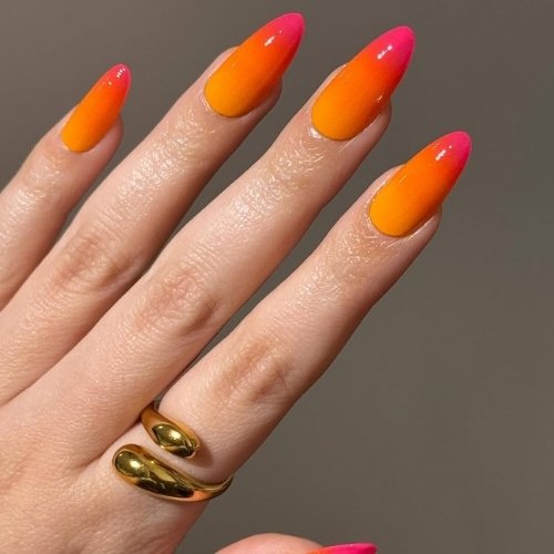 Golden Minimalist Summer Nails