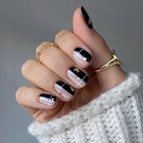 Grid Accent Nails