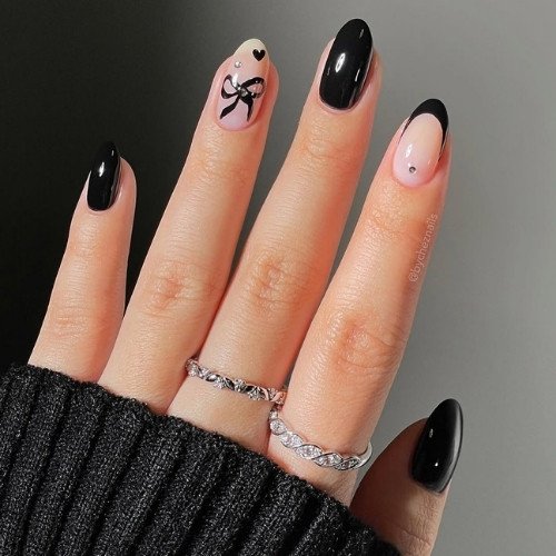 Minimal Accent Nails