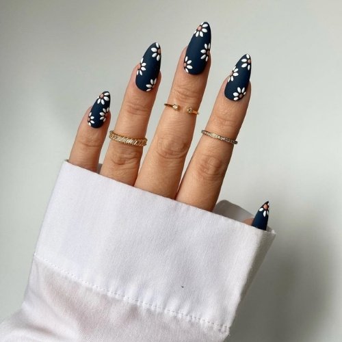 Navy Daisy Nails
