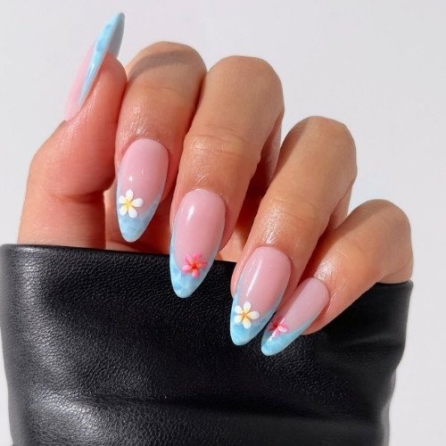 Soft Ocean Daisy Nails