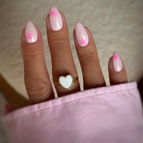 Soft Pink Star Accent Nails