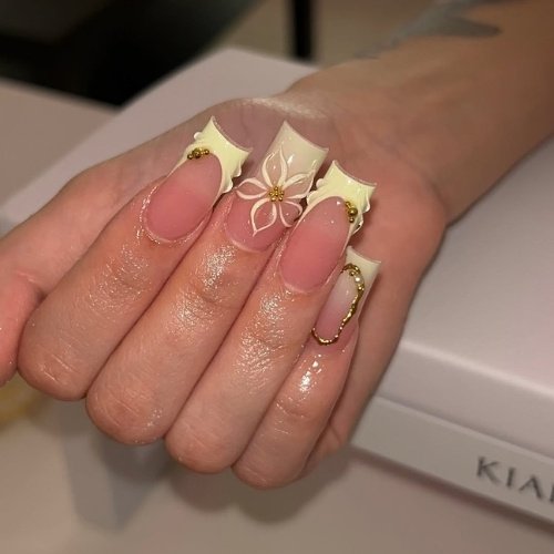 Cream Floral Edge
